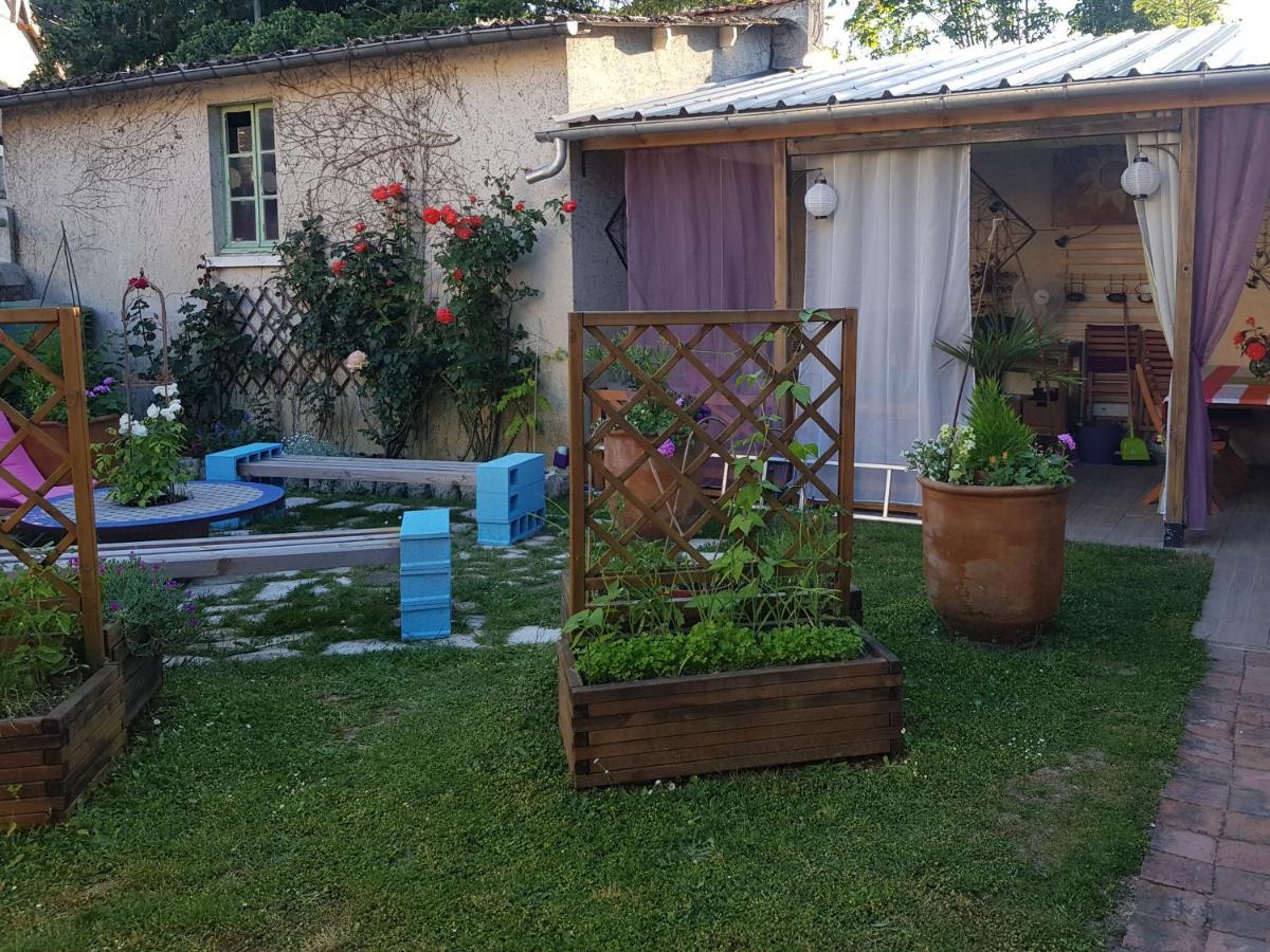 L'Intervalle Des 18 Chateaux Saint-Georges-sur-Cher Exterior foto