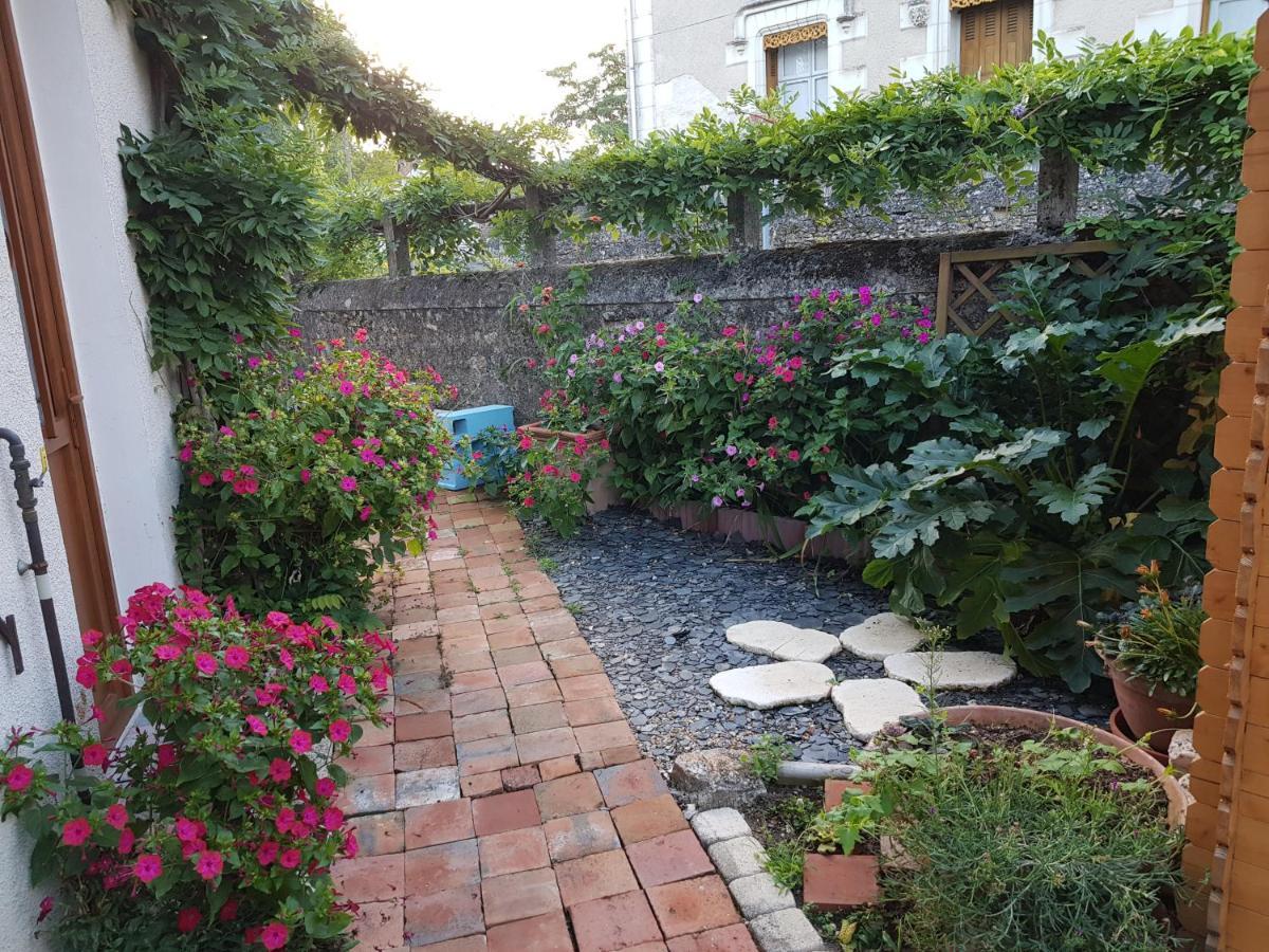 L'Intervalle Des 18 Chateaux Saint-Georges-sur-Cher Exterior foto