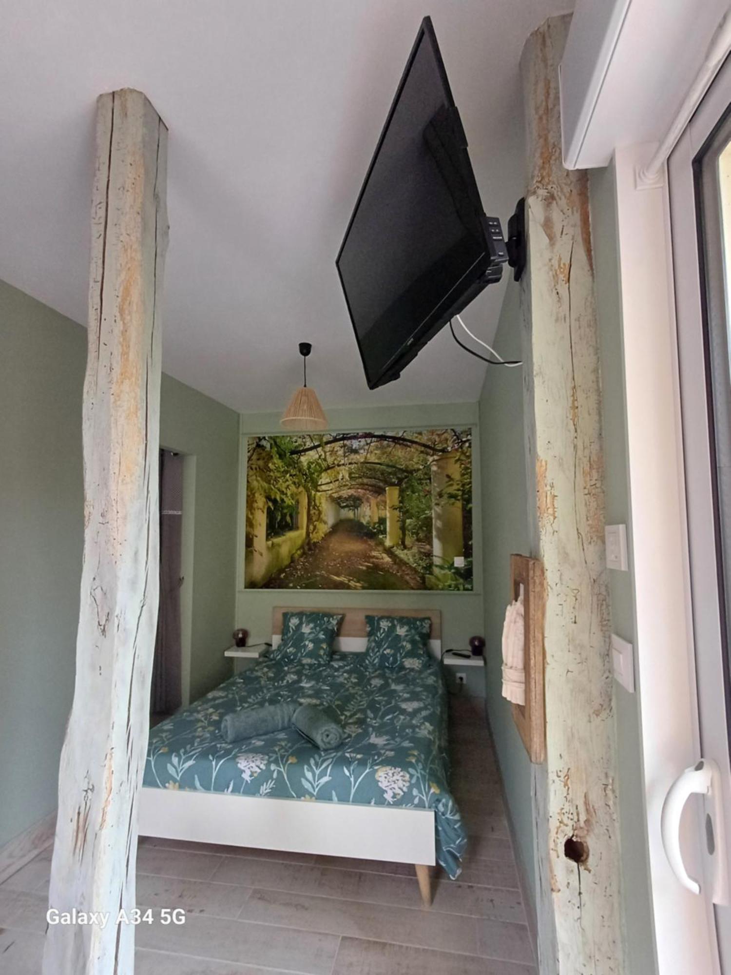 L'Intervalle Des 18 Chateaux Saint-Georges-sur-Cher Exterior foto
