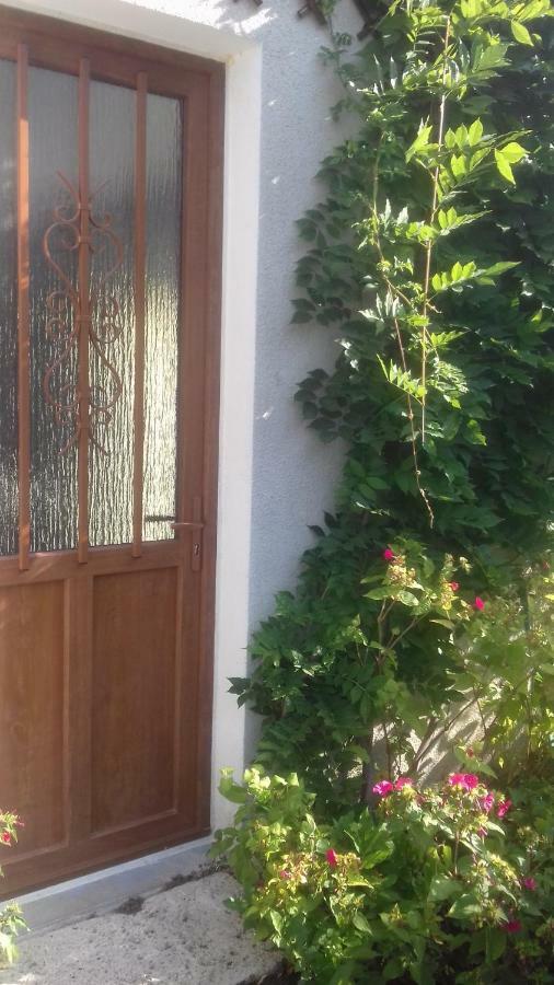 L'Intervalle Des 18 Chateaux Saint-Georges-sur-Cher Exterior foto